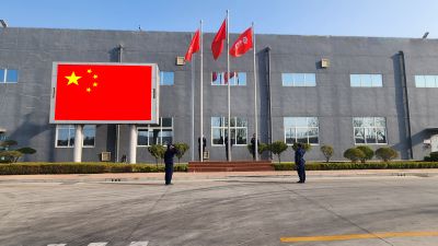 继往昔 开新篇 一起向未来—记吕氏贵宾会医药27周年升旗及宣誓活动